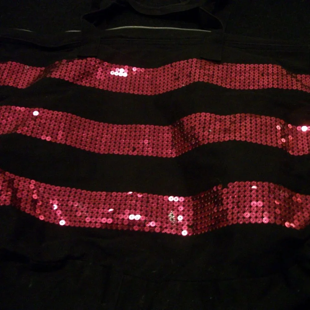 VICTORIAS SECRET SEQUIsNED LG OVERNIGHT BAG